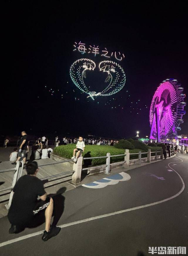 青岛夜空上演无人机光影秀海洋生灵与皮卡丘共舞相关图片(2)